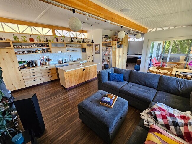 Foto del edificio - 23450 Upper Oak Flat Road