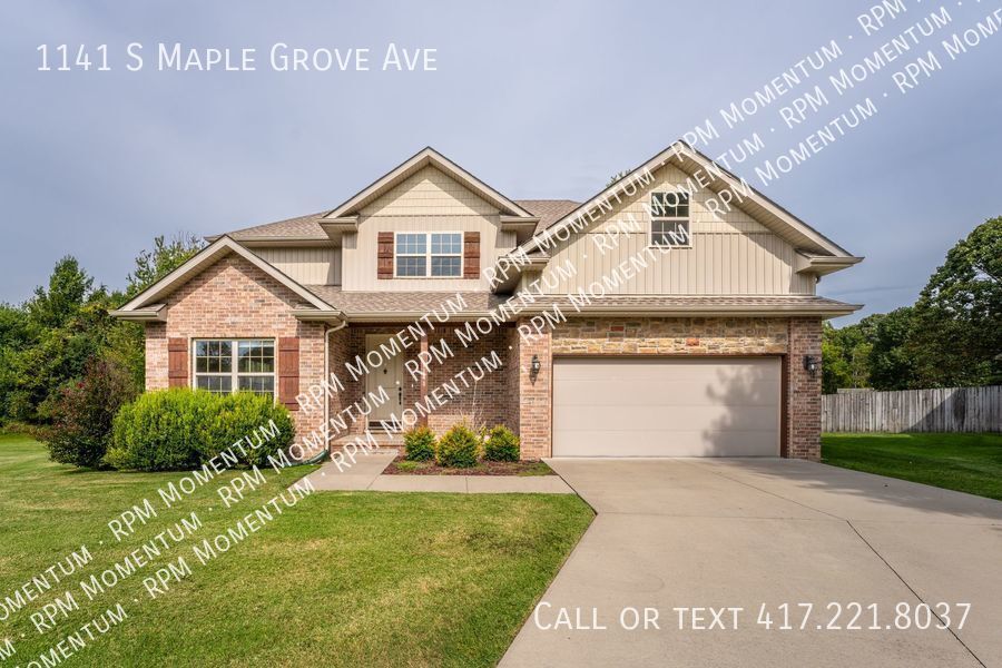 Primary Photo - Gorgeous Home in Enchanted Woodlands Subdi...