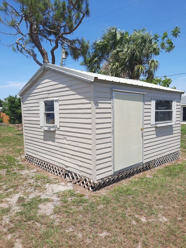 Shed - 3108 Crestwood Dr