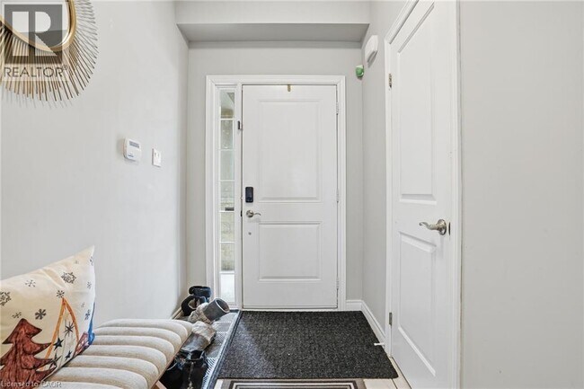 Photo du bâtiment - 7 Lakelawn Rd