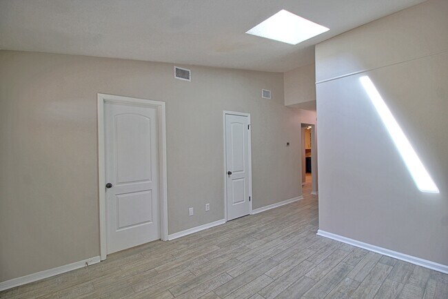 Foto del edificio - 713 Sharon St