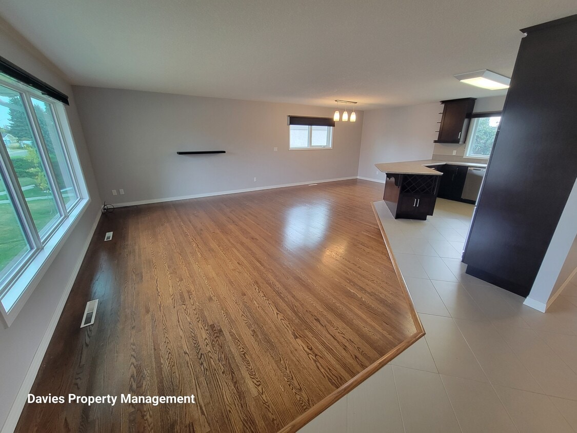 Photo principale - 7619 Rowland Rd NW