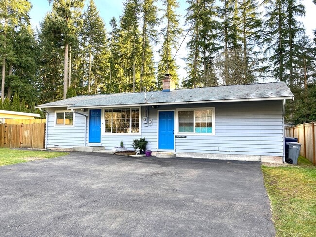 Building Photo - Bothell Duplex w/ Spacious Yard