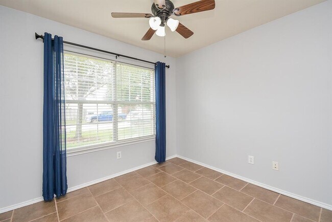 Building Photo - 24514 Lakecrest Village Dr