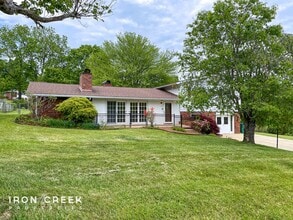 Building Photo - 28 Green Valley Rd