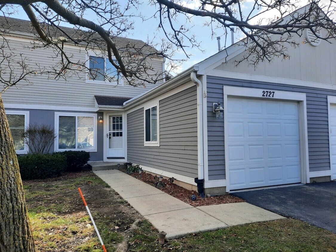 Primary Photo - 2727 Wilshire Ct