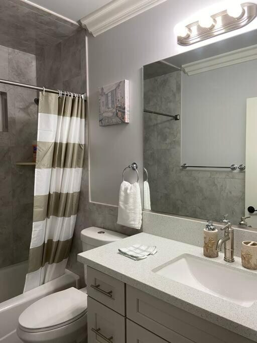 Building Photo - 9303 De Adalena St