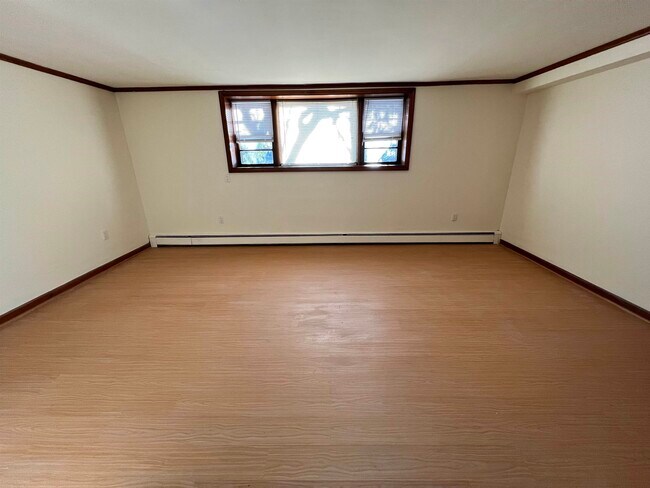 Building Photo - 18 Bellevue St