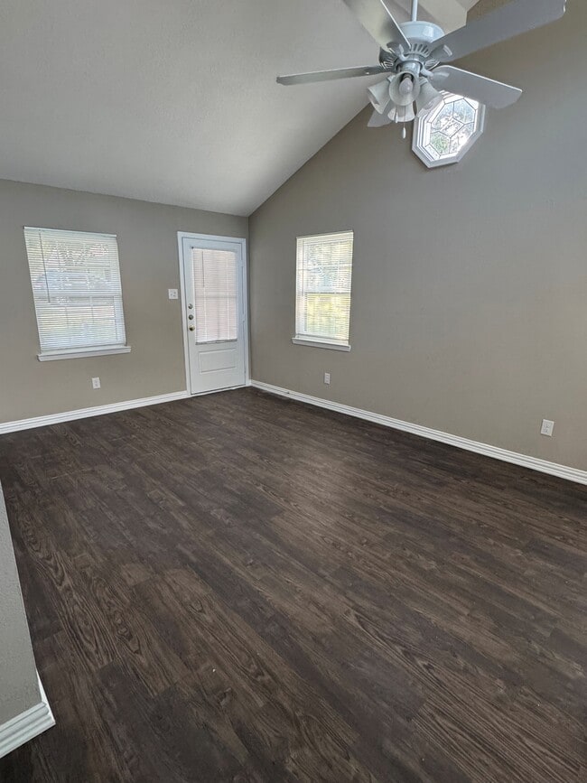 Living Room Continued - 10133 Kilarney Dr