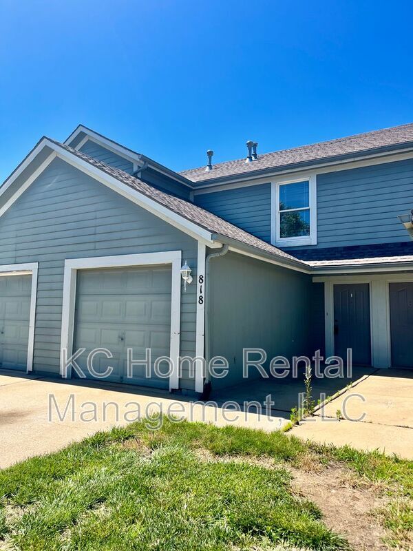 Building Photo - 818 E. 167th Ct.