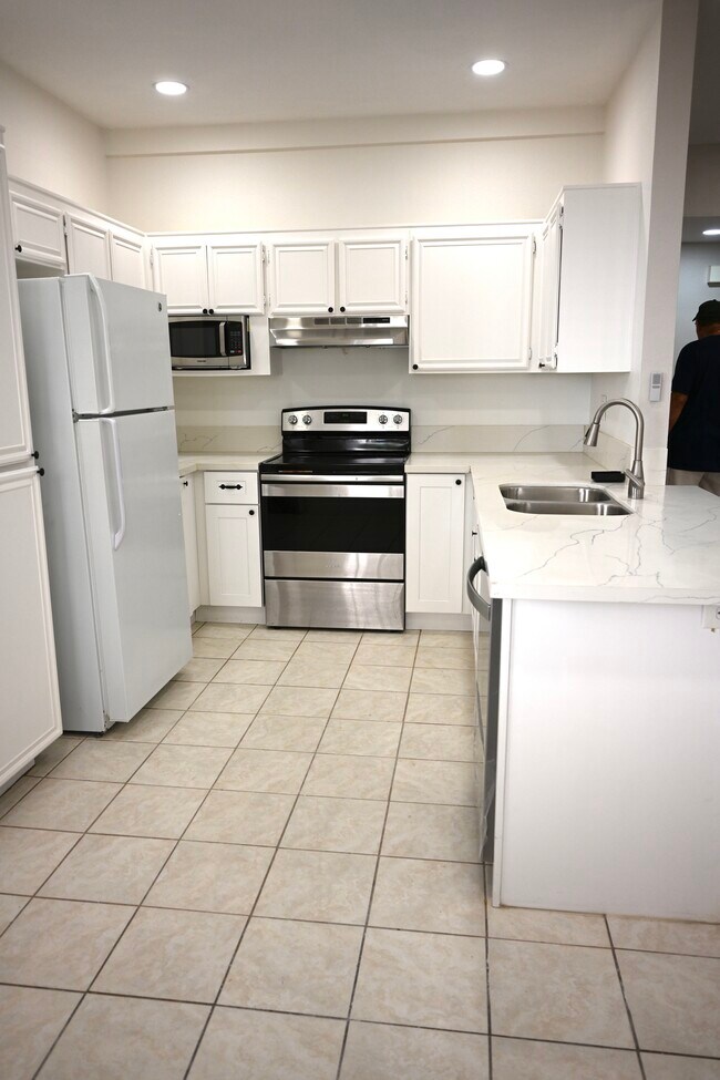 Building Photo - 17161 Alva Rd