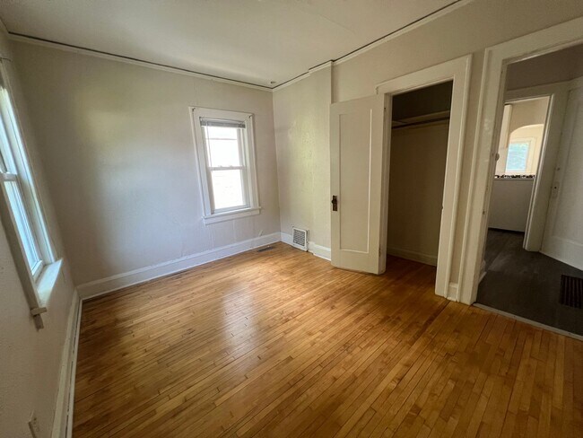 Foto del edificio - 240 N Irving Ave