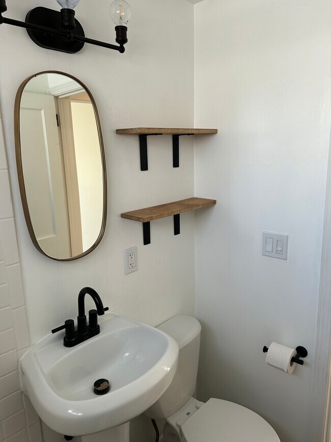 Barhroom - 5617 37th Ave S