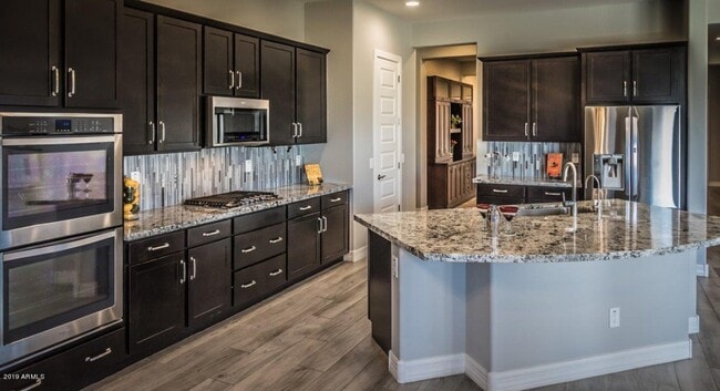 Foto del edificio - Gorgeous 4 Bed + den Single Level Home in gated community in North Peoria with RV Gate / BBQ!!
