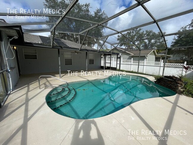 Building Photo - POOL HOME! BEAUTIFUL 3/2 Home in Deltona!!