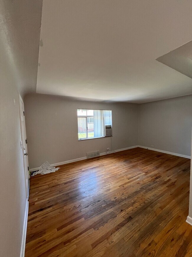 Foto del edificio - 2-Bed 1-Bath Duplex In Denver's University...