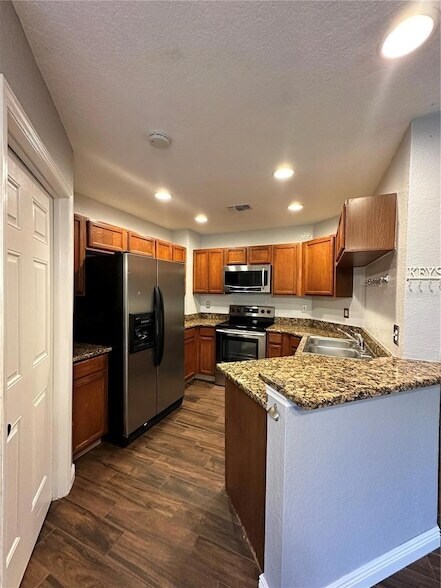 Foto del edificio - 4600 E Moody Blvd