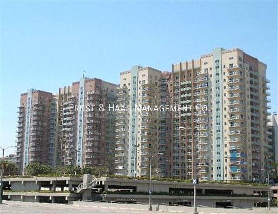 Foto principal - Luxury Urban High Rise Condo with City Views!