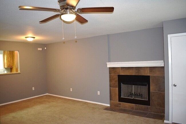 Building Photo - Beautiful Duplex