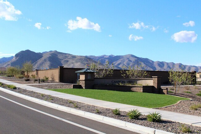 Foto del edificio - Home in Litchfield Park at Canyon Views! 5...