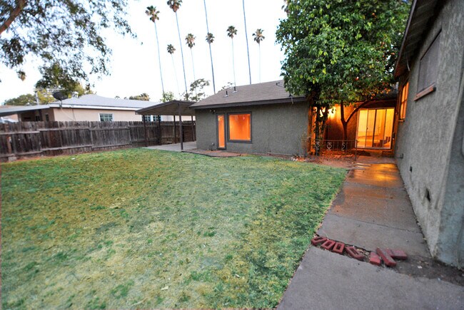 Building Photo - 7416 Owensmouth Ave