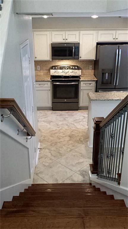Building Photo - 131 N Villa Oaks Dr