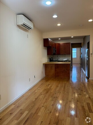 Building Photo - 7322 69th Pl