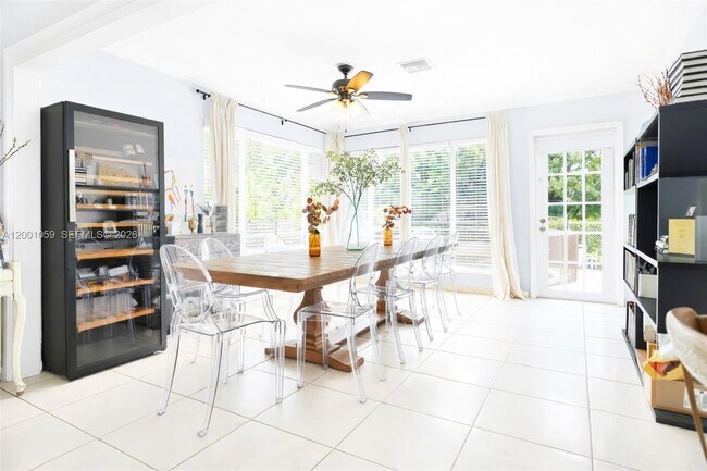 Foto del edificio - 820 W 43rd Ct