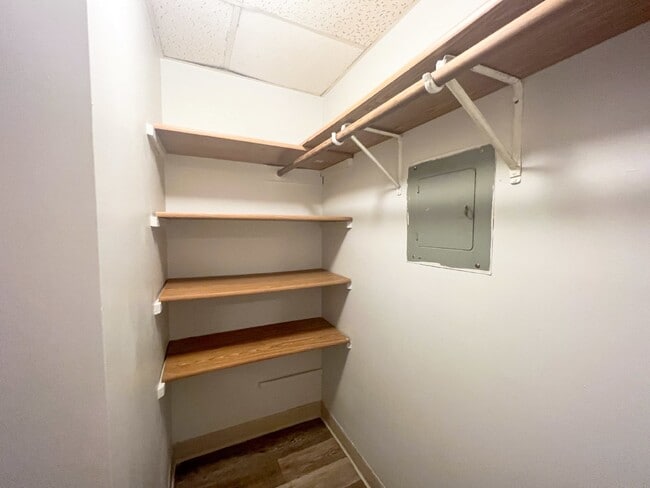 Foto del edificio - 2402 Marquette Rd