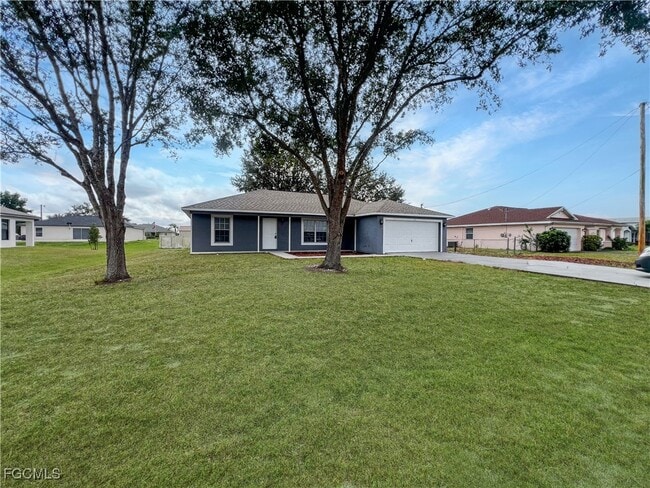 Building Photo - 210 Manatee St