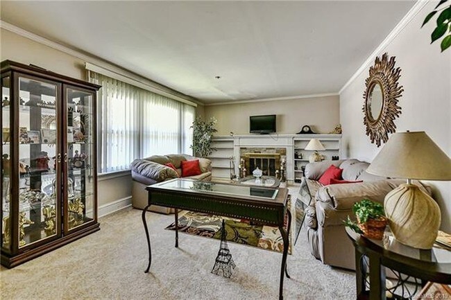 Building Photo - Charming Ranch Style Home