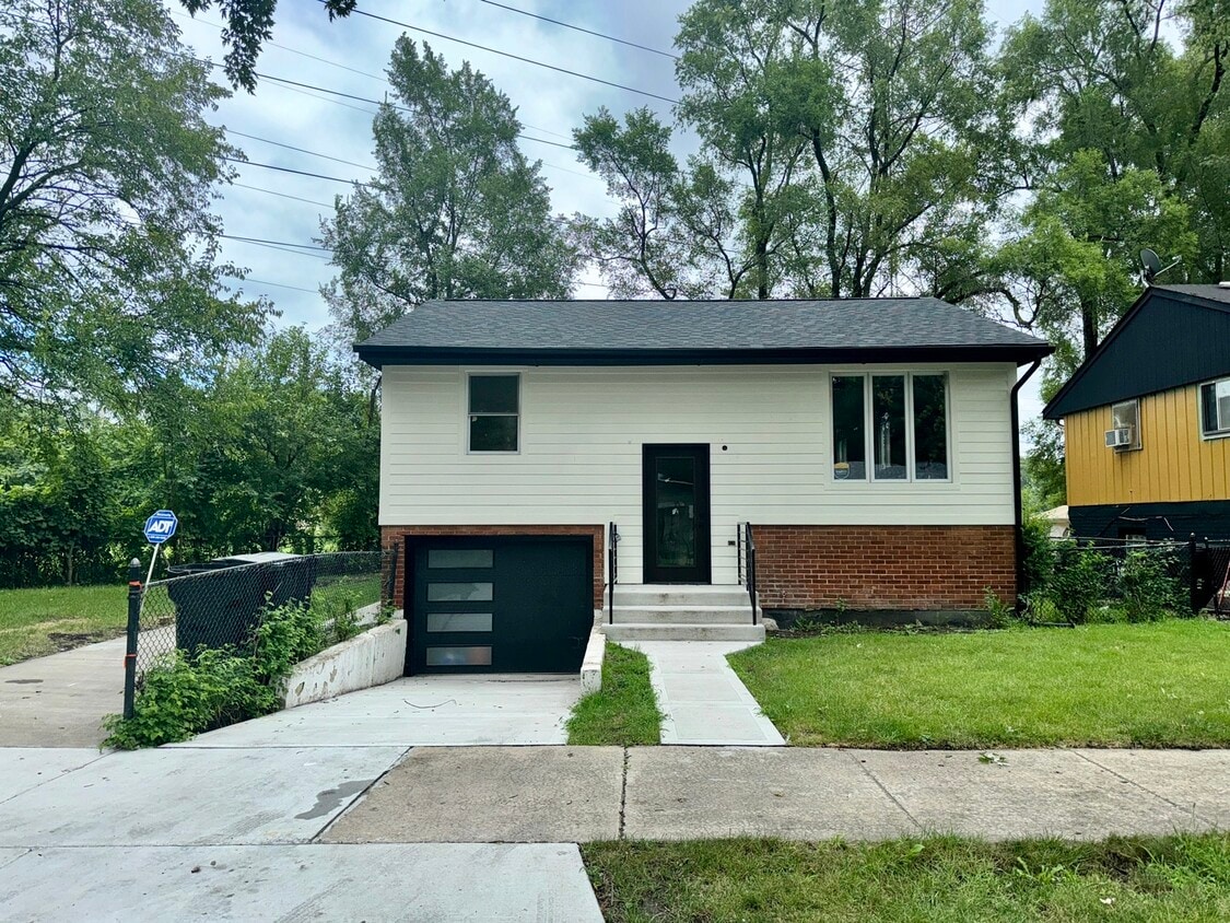 Primary Photo - 13235 S Vernon Ave