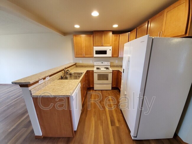 Building Photo - 943 N Stanley St