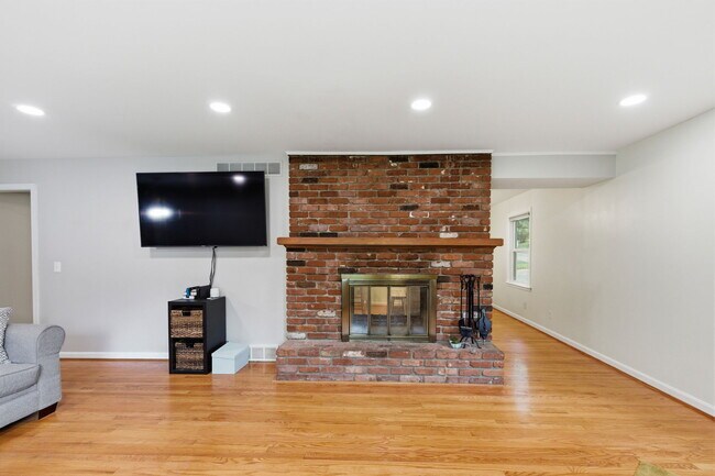 Foto del edificio - 1204 Forest Ct