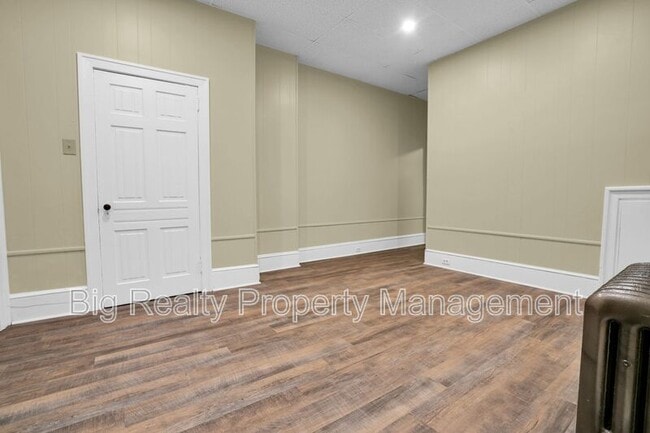 Building Photo - 72 N Main St