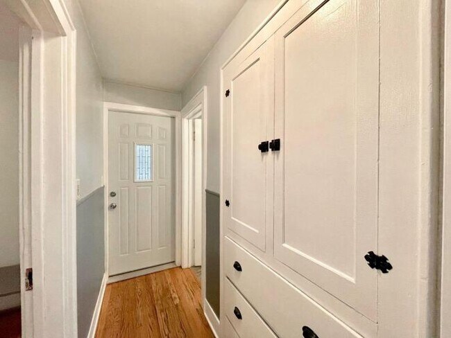 Building Photo - 3 bedroom in Kalamazoo MI 49001