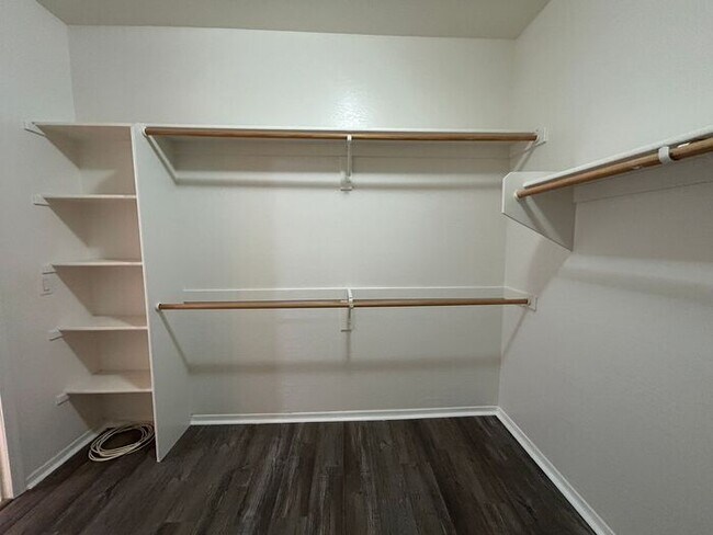 Foto del edificio - 955 E Knox Rd