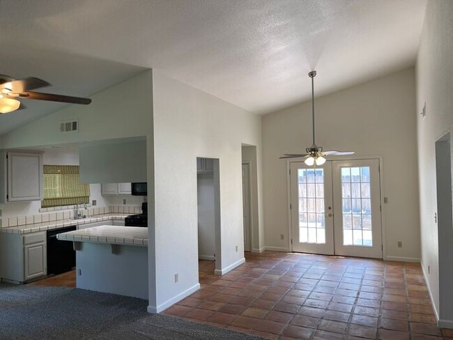 Building Photo - Modesto 3 Bedroom 2 Bath Home