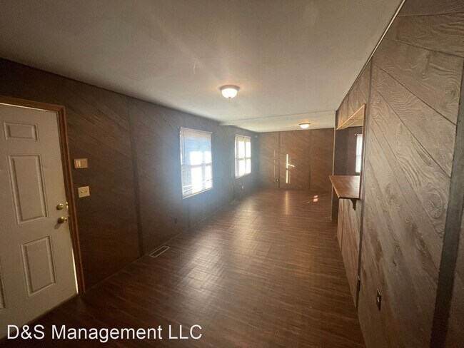 Building Photo - 4 br, 1 bath House - 4217 SE 43rd