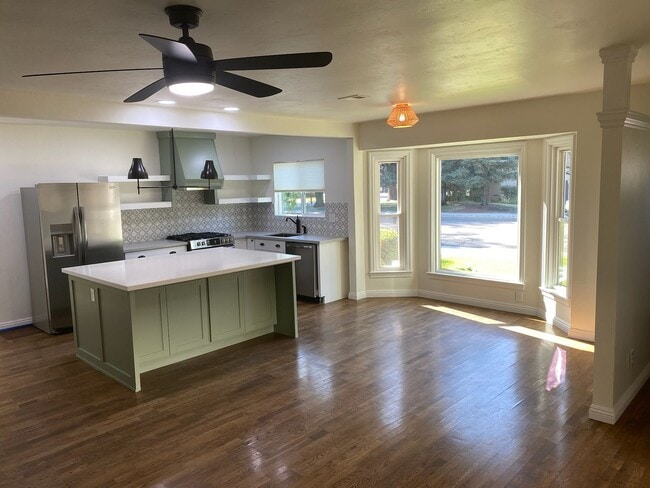 Foto del edificio - 1304 W College Ave