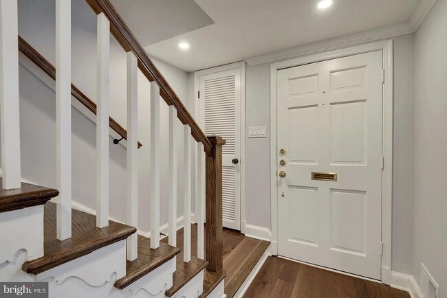 Foto del edificio - 6317 Olde Towne Ct