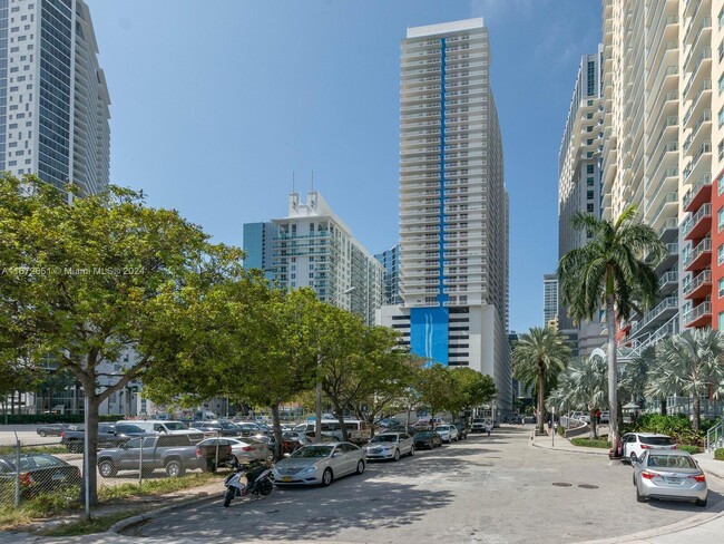 Foto del edificio - 1200 Brickell Bay Dr