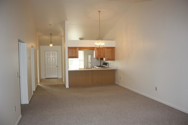 Building Photo - 2081 Shady Oak Dr
