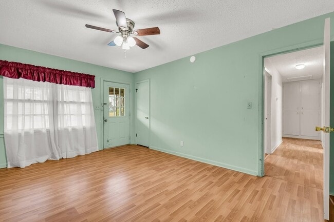 Foto del edificio - 711 Hemlock St