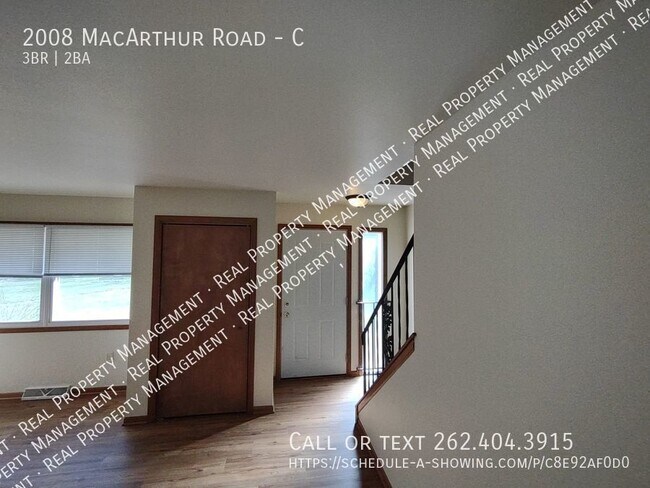 Building Photo - Three bedroom 1.5 bath condo