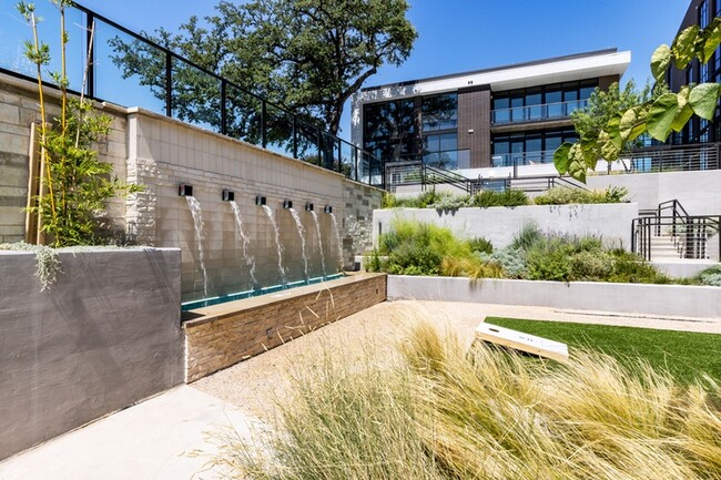 Building Photo - Luxury 1-Bedroom Apartments: Modern Comfor...