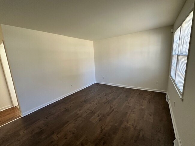 Foto del edificio - 5401 Bellmeadows Rd