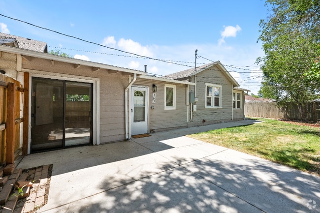 Building Photo - 363 S Meade St