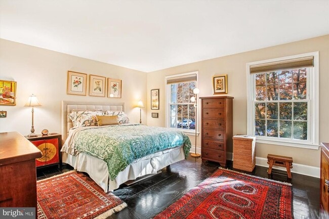 Foto del edificio - 3293 Sutton Pl NW