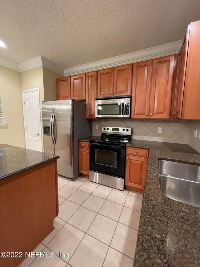 Building Photo - 2304 Sunset Bluff Dr